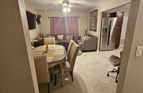 Harris House | Cozy & Spacious 2 Bedroom Haven - - Non Smoking
