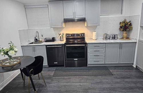 Oakville Apartment | Cozy Spacious 2 bedrooms