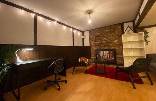 Burnaby House | Cozy & Spacious! 2 bedroom private suite in North Burnaby with private entry