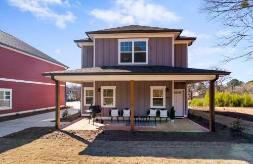 Athens House | Cozy & Spacious 2 King Beds Near UGA & Downtown