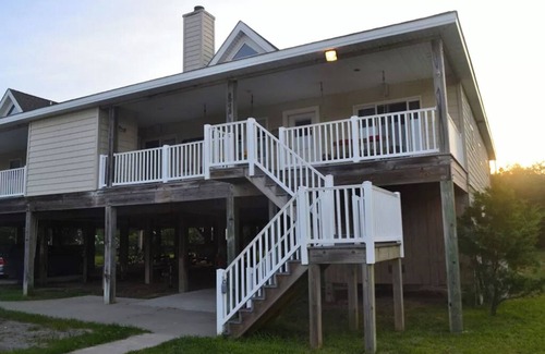 Avon House | Cozy, Spacious 4 Bedroom House with Pool, Large Docks and Canal Access