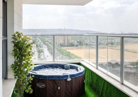 Kiryat Ata Apartment | Cozy & spacious 4BR with jacuzzi