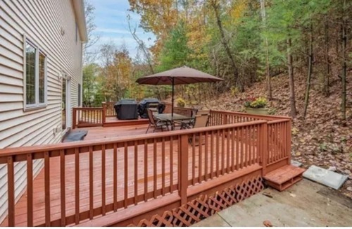 Ware House | Cozy, Spacious and Quiet 2-bedroom house with Central AC, WiFi and fitness room