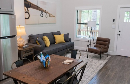 Livingston Cabin | Cozy, Spacious, and Right on the Banks of Rocky Creek, Two Creeks Crossing Resort