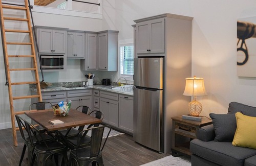 Livingston Cabin | Cozy, Spacious, and Right on the Banks of Rocky Creek, Two Creeks Crossing Resort