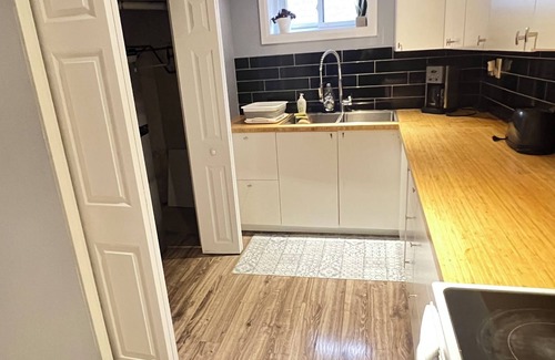 Sheridan Apartment | Cozy & Spacious Basement Apartment with Free Parking