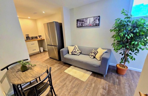 Cambridge Apartment | Cozy, Spacious & Beautiful Basement suite in Cambridge near 401 Townline exit