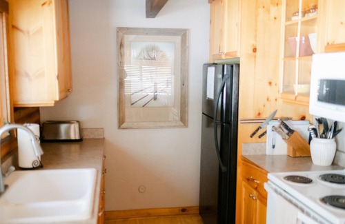 South Lake Tahoe Cabin | Cozy, Spacious Cabin with Heavenly Mountain Views & Hot Tub