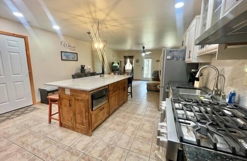 San Juan River Village House | Cozy, Spacious, Cabin with Sauna. Tesla Charger. AC. Close to Hot Springs and Wolf Creek Ski Area.