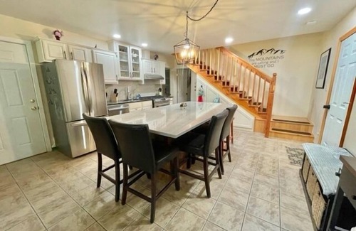 San Juan River Village House | Cozy, Spacious, Cabin with Sauna. Tesla Charger. AC. Close to Hot Springs and Wolf Creek Ski Area.
