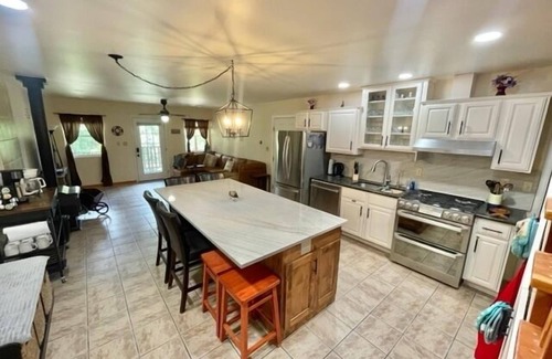 San Juan River Village House | Cozy, Spacious, Cabin with Sauna. Tesla Charger. AC. Close to Hot Springs and Wolf Creek Ski Area.