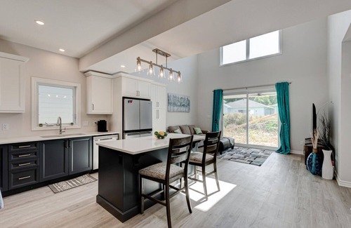 Port Stanley House | Cozy, spacious family home w/Arcade! 5 mins from Beach!