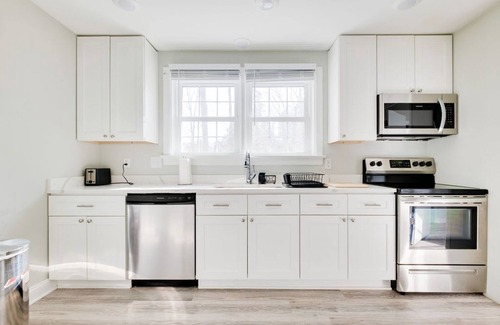 Tuckahoe House | Cozy, spacious full furnished home! Large, private back yard!