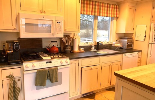 Lakeville House | Cozy, spacious, New England Farmhouse close to Hotchkiss School & Lime Rock