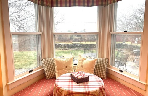 Lakeville House | Cozy, spacious, New England Farmhouse close to Hotchkiss School & Lime Rock