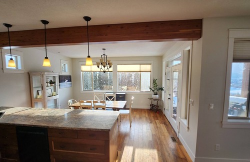 Vernon House | Cozy,spacious, open concept,3 bedroom, extra bonus family room with 2 bunkbeds