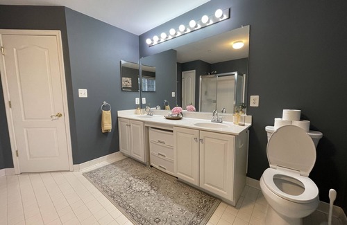 Bel Air South House | Cozy Spacious Townhouse King Bed