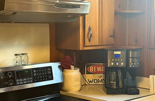 Greenbrier House | Cozy Speakeasy Apartment Home-30 min from Downtown Nashville; NO CLEANING FEE!