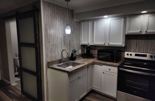 Rossville Apartment | Cozy spot near Lake Winnie, studio in Rossville, WiFi, AC and privacy