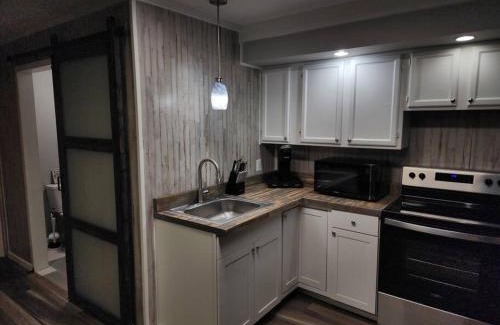 Rossville Apartment | Cozy spot near Lake Winnie!