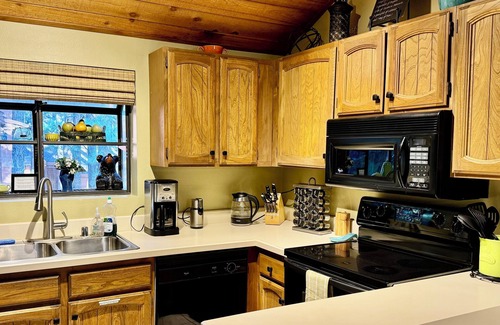 Mammoth Lakes House | Cozy, Spotless, Family Friendly - Walk to dining/shops, new remodeled bathrooms