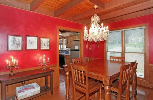 Mount Mourne House | Cozy, sprawling lakefront house on cove for family fun and entertaining!