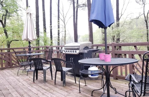 Mount Mourne House | Cozy, sprawling lakefront house on cove for family fun and entertaining!