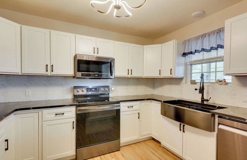 Strafford House | Cozy Stafford Home w/Outdoor Pool: Pets Welcome!