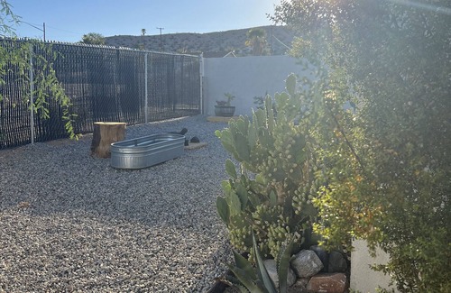 Twentynine Palms House | Cozy Starry Night Casita at Joshua Tree National Park Entrance.