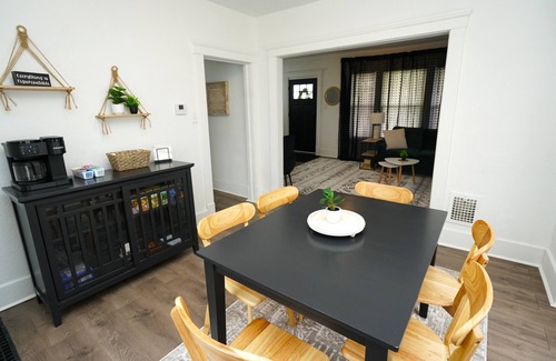 Elyria House | Cozy Stay 3BR + Boat Parking