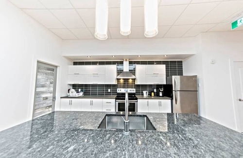 Maisonneuve Hotel | ✔Cozy Stay By Olympic Stadium & Botanical Gardens