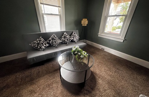 Ewing House | Cozy Stay Entire Home: Home Away Home