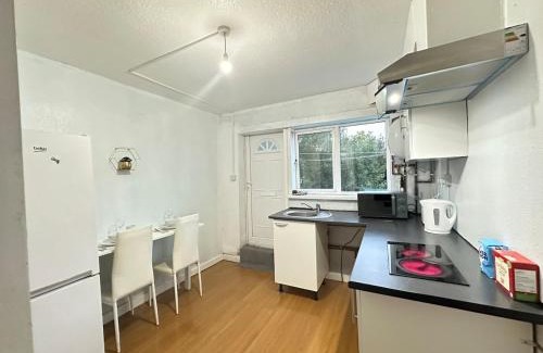 Cradley Apartment | Cozy Stay for 3 in the West Midlands - BPG Holiday Home 4