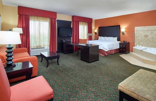 Waco Hotel | Cozy Stay w/Modern Amenities Near I-35! Free Breakfast, Indoor Pool!