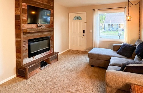 Grand Rapids House | Cozy stay with backyard firepit and minutes from GR