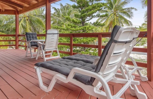Great Exuma House | Cozy Stilts House with Huge Yard