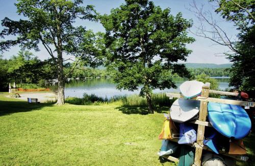 Stockbridge House | Cozy Stockbridge Cabin - Walk to Beach and Lake!
