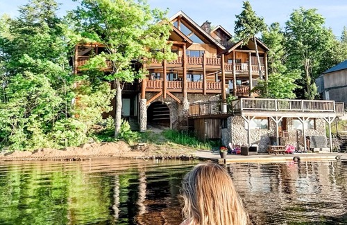 Crowes Landing Apartment | Cozy Stoney Lake Cottage Suite, with fireplace, stunning lake view-Pet Friendlyn