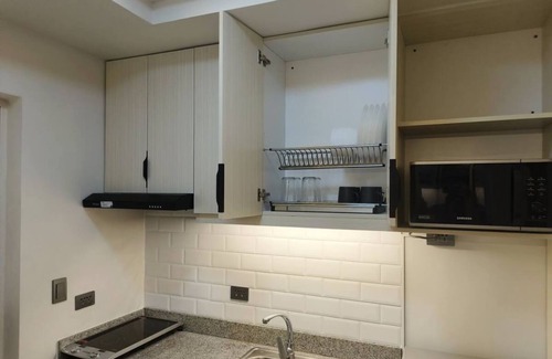 Palanan Condo | Cozy Studio 1 Bed condo with WiFi, AC in Makati
