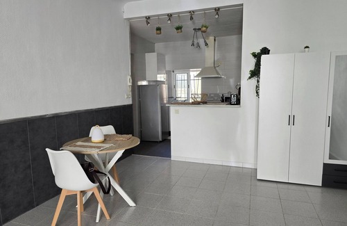 Cadereau Apartment | Cozy studio 15 minutes walk from the city center