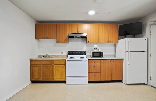 Fremont House | (Cozy studio, 1BED, 1BA, w/kitchen)