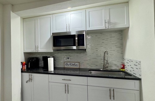 Greenacres Apartment | Cozy Studio Apartment in WPB, very close to the airport