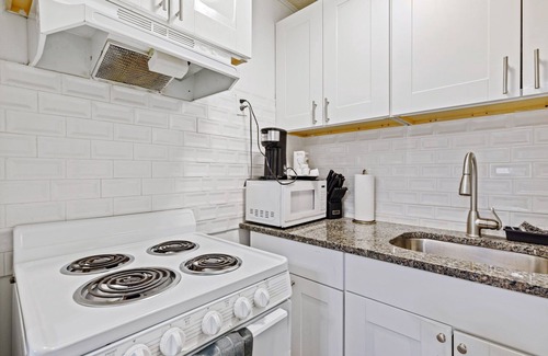 Mapleton/Fall Creek Apartment | Cozy Studio Apartment - Close To It All!
