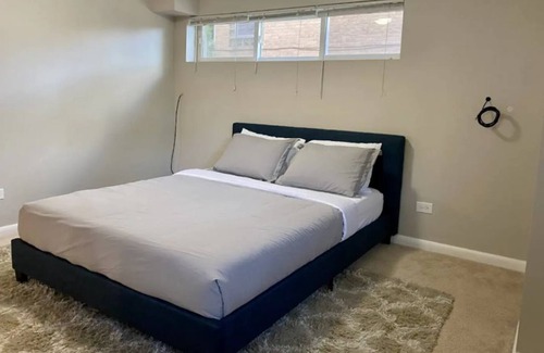 Park Ridge Apartment | Cozy Studio Apartment minutes from O'Hare Airport.
