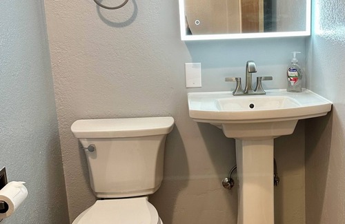 Russian Jack Park Apartment | Cozy studio apartment near JBER!