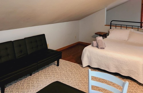 Keene Apartment | Cozy studio apartment near airport