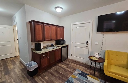Champaign Apartment | Cozy Studio at the Historic Inman - 205