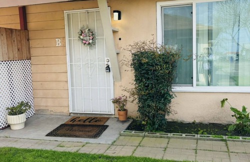 Hanford Apartment | Cozy Studio B