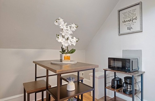 Gayborhood Apartment | Cozy Studio by Upenn & Drexel