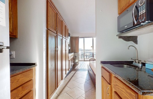 Fort Walton Beach Apartment | Cozy studio condo with water views, pools & amazing location
